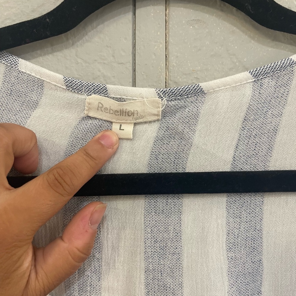 Rebellion - cropped long sleeve top - Picture 3 of 4